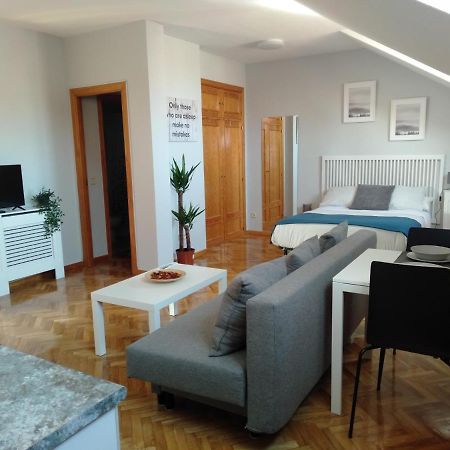 Airport Ifema Barajas Home Madrid Bagian luar foto