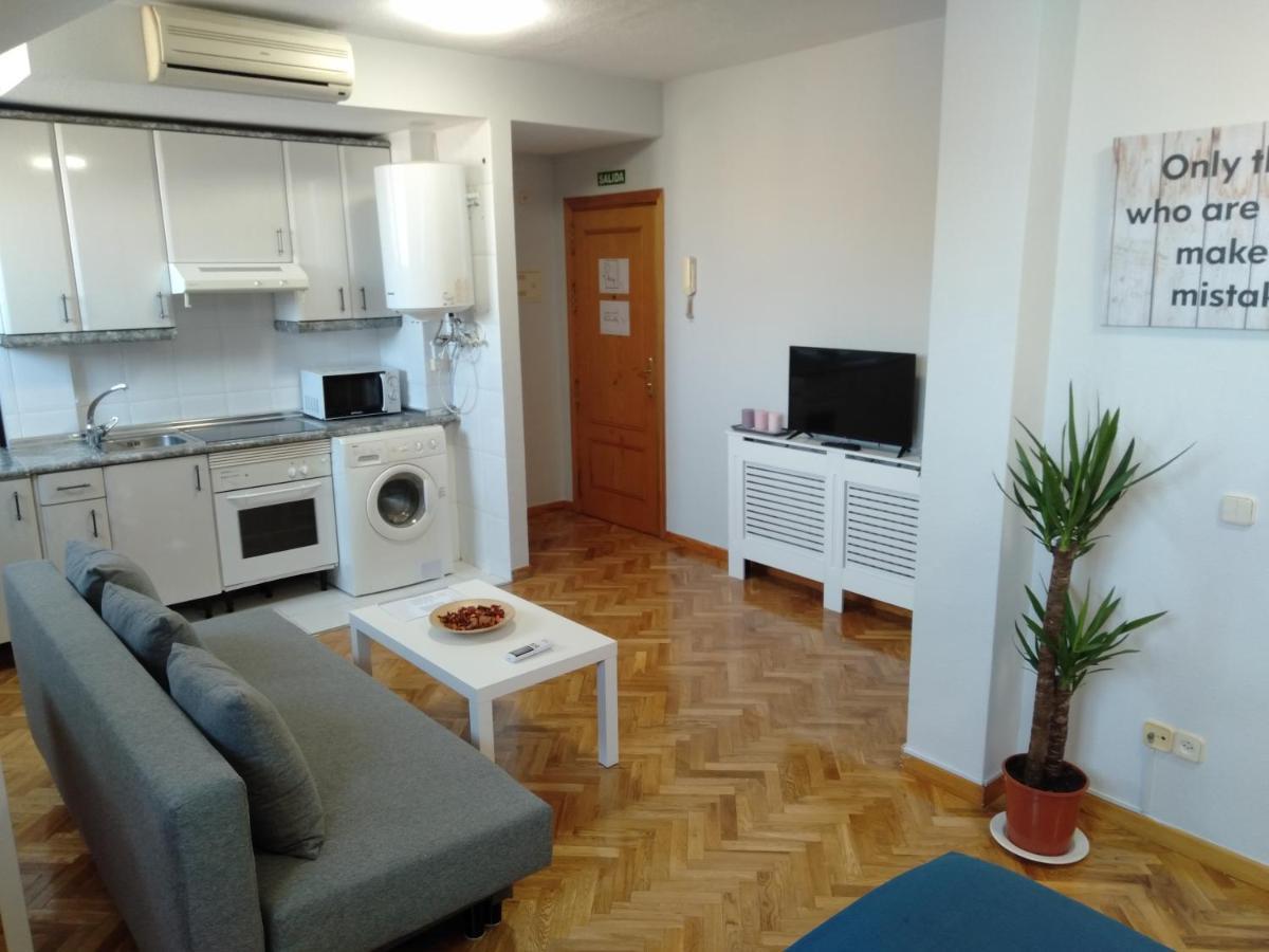 Airport Ifema Barajas Home Madrid Bagian luar foto