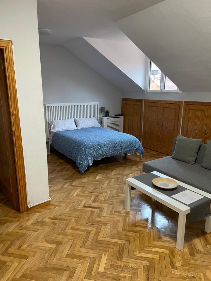 Airport Ifema Barajas Home Madrid Bagian luar foto